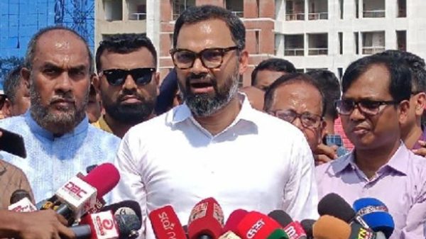 সিলেট জেলা স্টেডিয়াম পরিদর্শন করছেন যুব ও ক্রীড়া প্রতিমন্ত্রী আমিনুল হক।